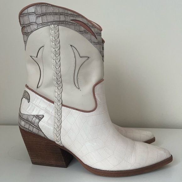 Dolce Vita Loral Ivory Crocodile Print Leather Cowboy Booties Size 9 EUC - Picture 1 of 9
